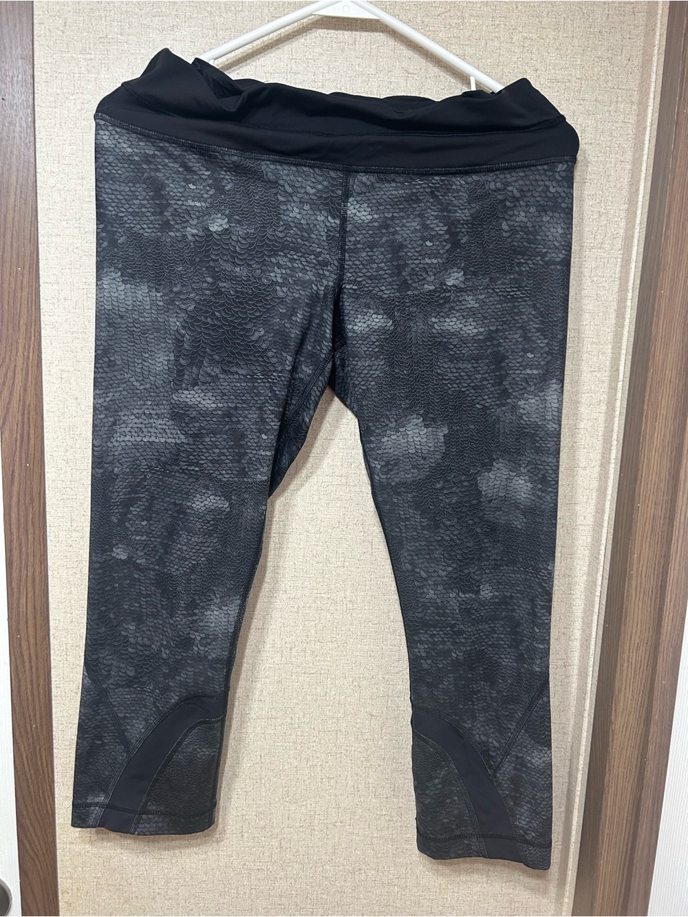 Women’s Black Athletic Capri Leggings
